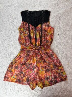 bebe floral romper with Black Lace-Trim